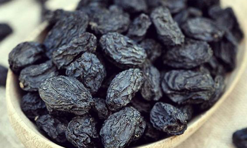 Black raisin (250gm) rich in iron